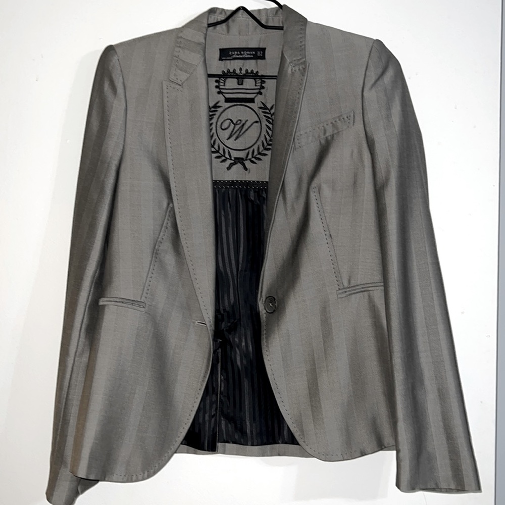 Beautiful  ZARA blazer, NEW !!! I'm selling the pants also look in my closet!!!
